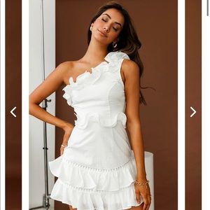 BRAND NEW Selfie Leslie One Shoulder White Dress